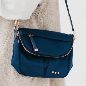 Tilly Washed Nylon Crossbody Bag | Navy Blue
